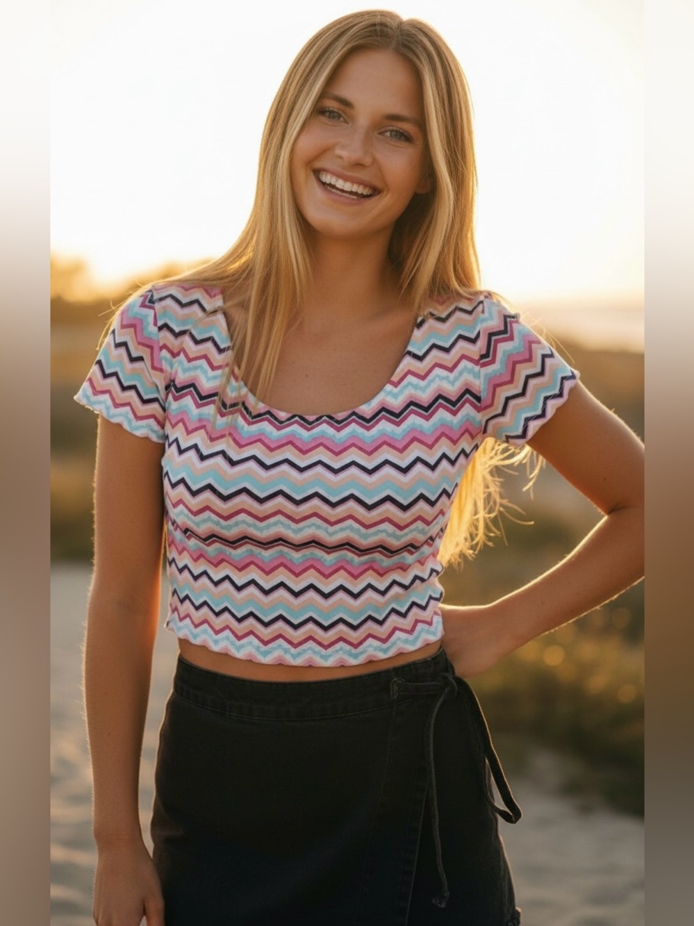 EUC! Colorful big zag crop top by Divided H&M